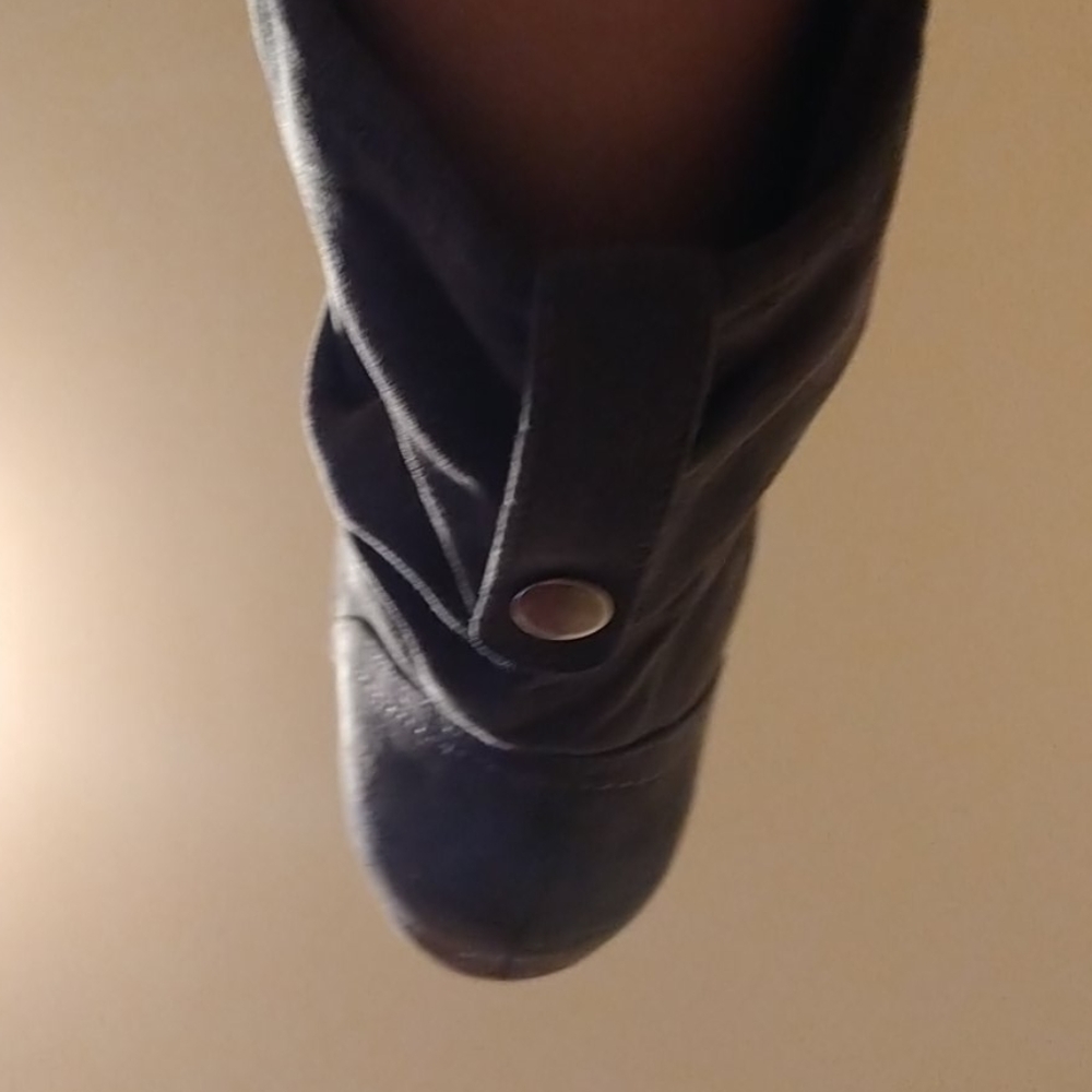 Shoes - Picture 3 of 4